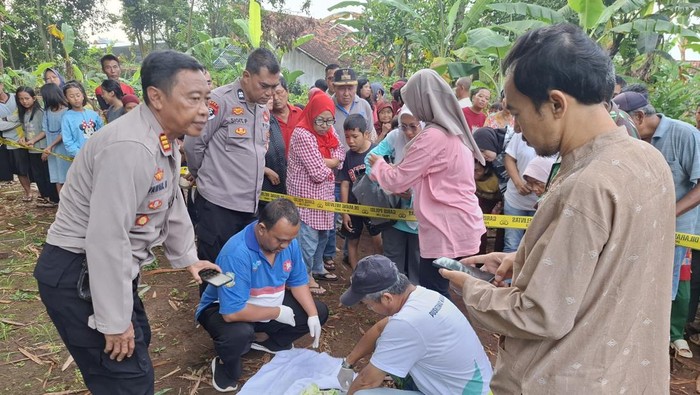 Penemuan bayi di Mekarwangi, Kecamatan Lebakwangi, Kabupaten Kuningan