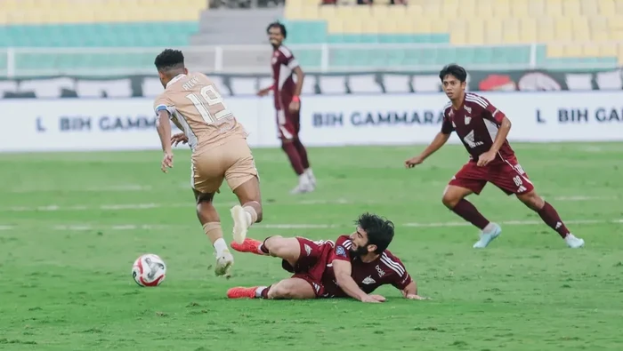 PSM Makassar Vs Dewa United berlangsung sengit di Stadion Gelora BJ Habibie.
