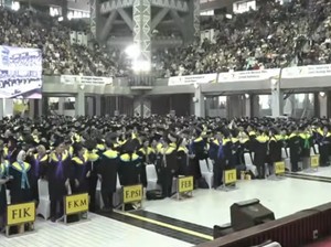 Purbaya Ajak Para Wisudawan UI Berdiri dan Beri Hormat ke Orang Tua