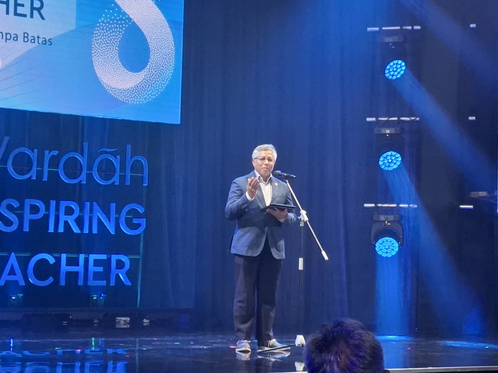 Rektor Institut Teknologi Bandung (ITB) Prof Dr Tatacipta Dirgantara dalam acara Wardah Inspiring Teacher (WIT) ke-8 di Sasana Budaya Ganesha (Sabuga) ITB, Bandung, Jawa Barat pada Sabtu (14/2/2026).