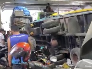 Kapal Tujuan Pelabuhan Bajoe Bone Putar Balik ke Kolaka gegara Cuaca Buruk