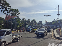 Long Weekend, Ribuan Kendaraan Serbu Puncak! One Way Diberlakukan