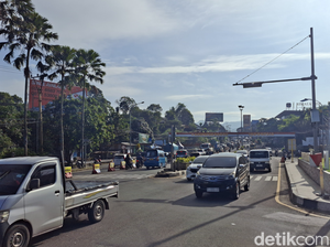 Long Weekend, Ribuan Kendaraan Serbu Puncak! One Way Diberlakukan