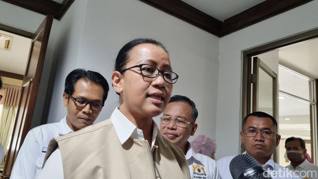 Sultan HB X Gubernur Daerah Istimewa Yogyakarta (DIY), Sri Sultan Hamengku Buwono (HB) X saat memberikan keterangan di JEC Banguntapan, Bantul, Sabtu (14/2/2026).