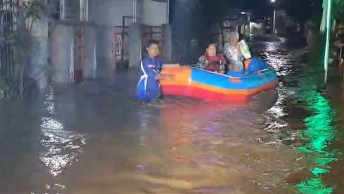 Banjir di Jember Menerjang 23 Desa, 7.445 Keluarga Terdampak, BPBD Pastikan Air Surut