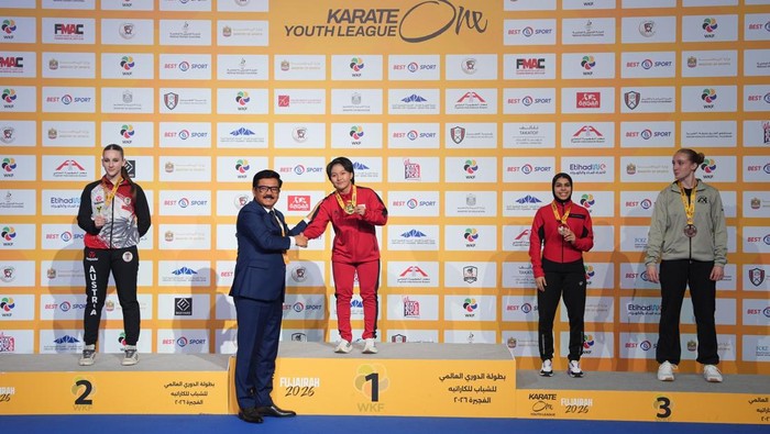 Karateka Zaskia Putri Salurante raih medali emas nomor kata perorangan putri junior WKF Youth League Fujairah 2026.