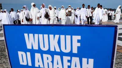 240 Calon Haji Ikuti Manasik di Pantai Manakarra Mamuju