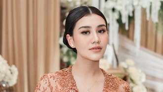 Cantiknya Aaliyah Massaid saat Tedak Siten Baby Arash, Berkebaya & Sanggul