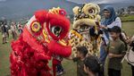 Atraksi Barongsai Semarakkan Imlek 2577 di Tepi Gunung Cisarua