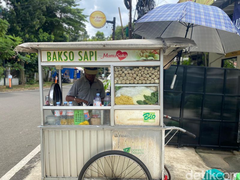 Bakso dan Somay Pakde Cililin yang unik di Jakarta Selatan
