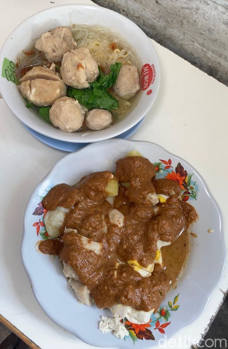 Bakso dan Somay Pakde Cililin yang unik di Jakarta Selatan