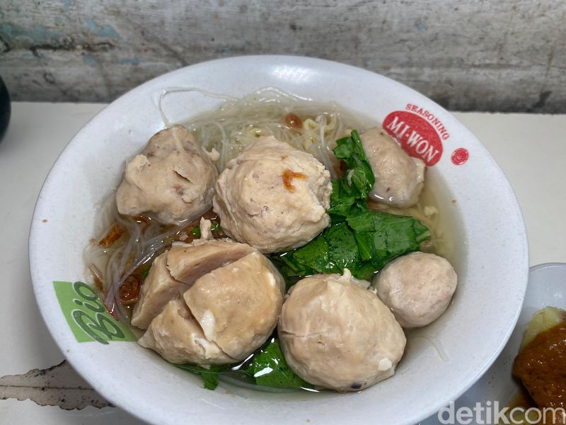 Bakso dan Somay Pakde Cililin Bakso dan Somay Pakde Cililin yang unik di Jakarta Selatan