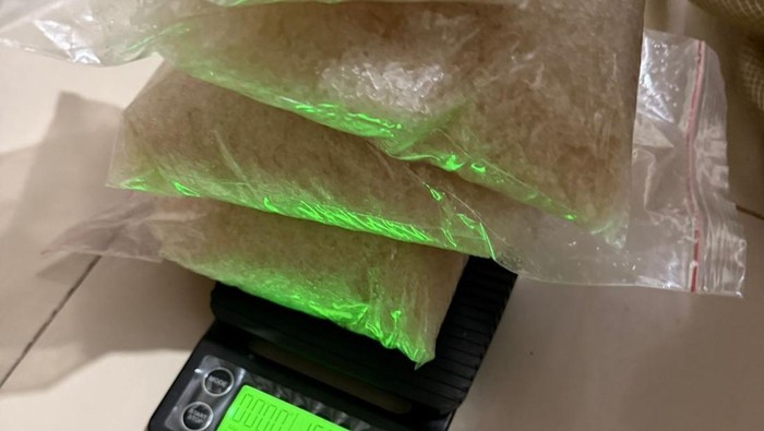 Bareskrim membongkar lab narkoba di Jakut.