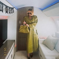 Penyanyi 44 tahun ini tampak berada di dalam jet pribadi dan berpose dengan berbagai gaya. Foto: Instagram/@beyonce