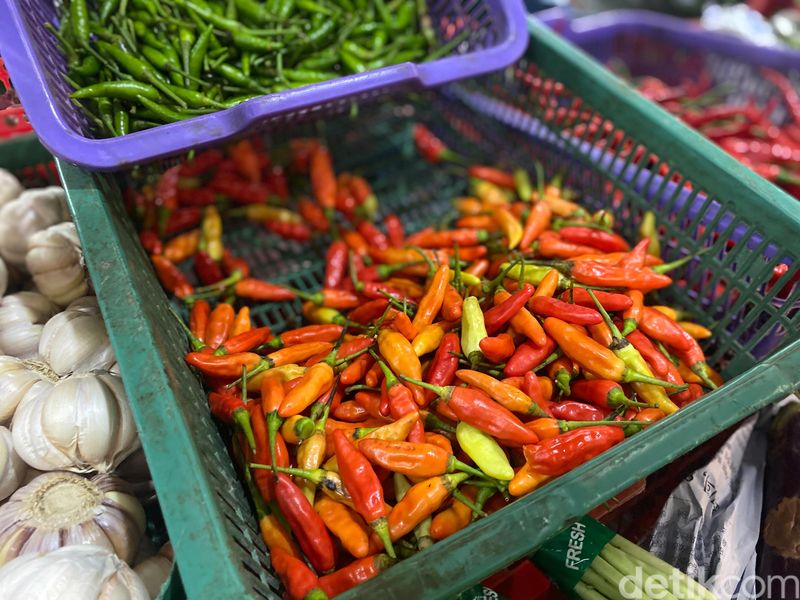Fresh Market Emerald Bintaro Pantauan harga bahan baku masakan di Fresh Market Emerald Bintaro menjelang Ramadan 2026