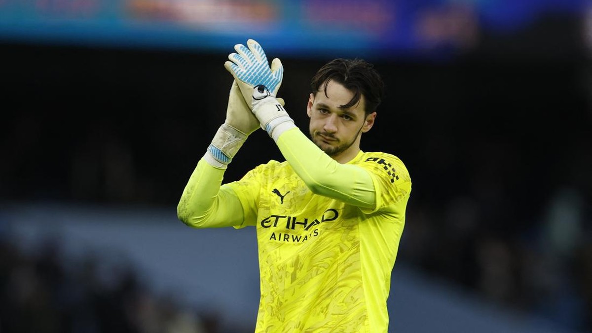 James Trafford selalu siap sedia ketika diandalkan Manchester City. (Action Images via Reuters/Jason Cairnduff)