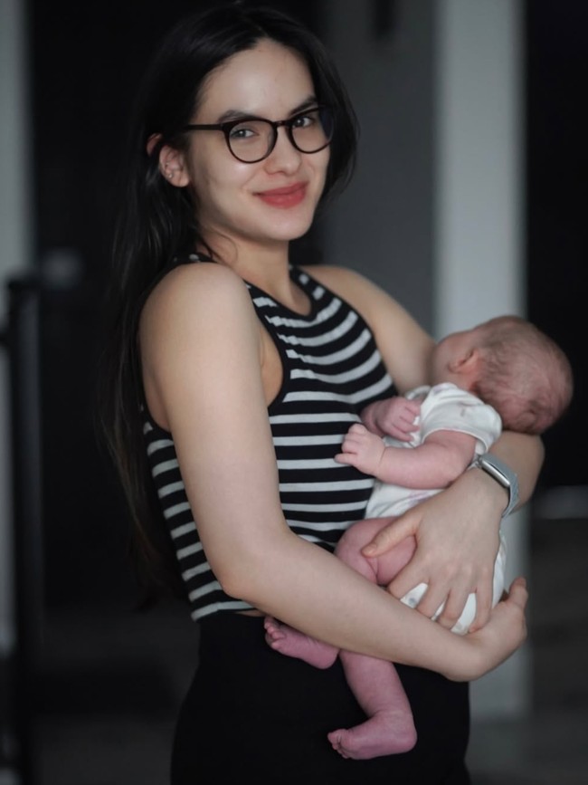 Potret Baby Kaia Anak Steffi-Nino Fernandez, Kini Wajahnya Sudah Diungkap