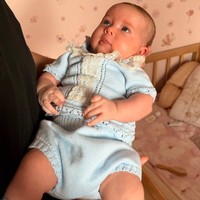 Dalam unggahan terbaru di Instagram, Steffi dan Nino terlihat tak lagi menutupi wajah baby Kaia. Tampak jelas jika baby Kaia juga mewarisi wajah bule dari kedua orangtuanya. Foto: Instagram/@steffizamoraaa