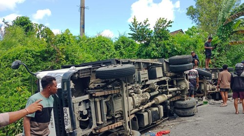 Kecelakaan maut melibatkan dua truk terjadi di jalur Karangasem-Klungkung, Desa Telaga Tawang, Kecamatan Sidemen, Karangasem, Bali, Minggu (15/2/2026). (Foto: Dok. Polres Karangasem)
