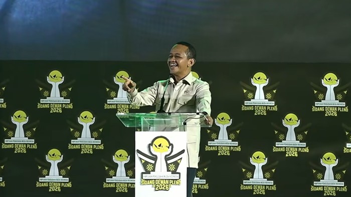 Ketua Dewan Kehormatan HIPMI Bahlil Lahadalia Bahlil berkelakar dirinya dibuat pusing karena Appi-IAS mau mencalonkan sebagai ketua Golkar Sulsel.