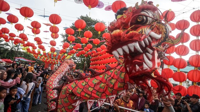 Kirab Liong Hidupkan Tradisi Imlek di Solo