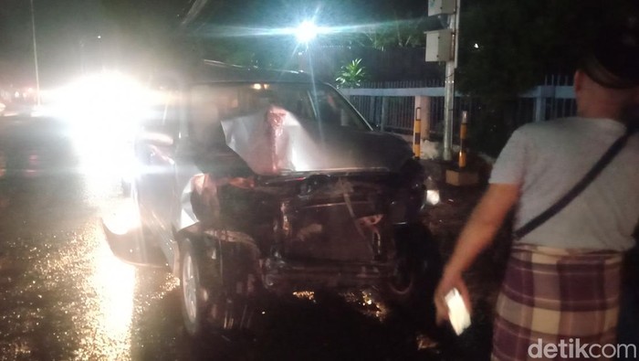 Kondisi mobil yang terlibat kecelakaan karambol di jalan Jogja-Solo, Delanggu, Klaten, Minggu (15/2/2026) malam.