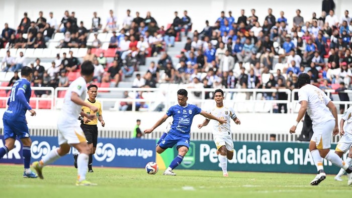 PSIS Semarang tertinggal 0-1 dari Persela Lamongan di babak pertama di Stadion Jatidiri Semarang, Minggu (15/2/2026).