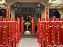 Perayaan Imlek di Vihara Dharma Ramsi, Ritual Cahaya Lilin-Jamuan Gratis