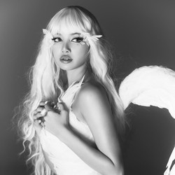 Lisa BLACKPINK Jadi Cupid, Siap Panah Hatimu!