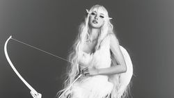 Lisa BLACKPINK Jadi Cupid, Siap Panah Hatimu!