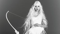 Lisa BLACKPINK Jadi Cupid, Siap Panah Hatimu!