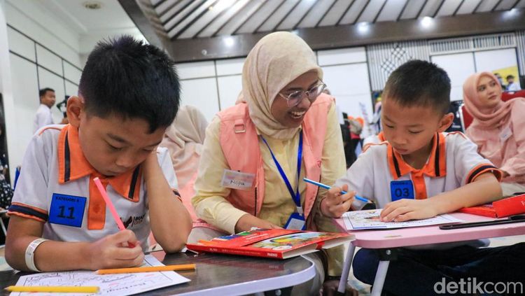 Lomba Mewarnai Anak-anak Meriahkan Kampanye Peduli Kanker