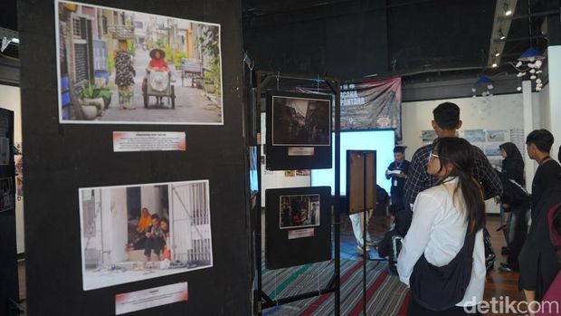 Pameran fotografi Pameran foto Arcana Dwipantara yang digelar Unit Kegiatan Mahasiswa Aktifitas Fotografi (AFO) Unesa