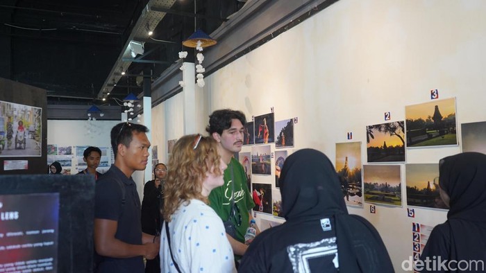 Pameran foto Arcana Dwipantara yang digelar Unit Kegiatan Mahasiswa Aktifitas Fotografi (AFO) Unesa