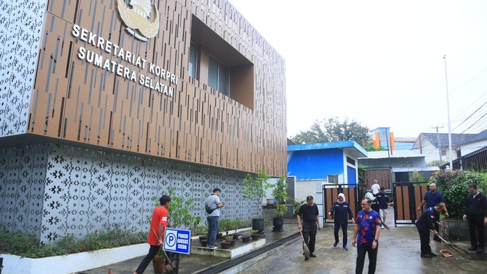 Pembersihan area perkantoran di lingkungan Pemprov Sumsel.