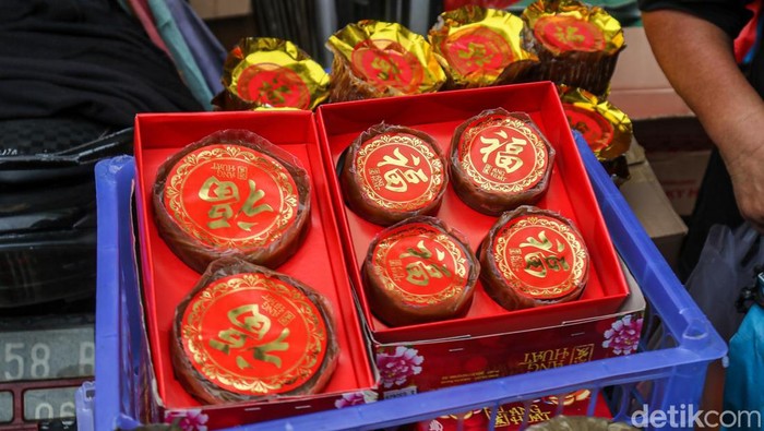 Kue keranjang adalah makanan khas Imlek. Berikut ini informasi sejarah dan maknanya. 