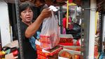 Petak Enam Glodok Ramai Jelang Imlek, Camilan dan Kue Keranjang Laris Manis