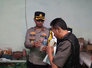 Operasi Malam, Polisi Sapu Bersih Minuman Keras di Sukabumi