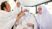 Momen Hangat Megawati Saat Umrah Bareng Keluarga, Prananda Bantu Tahalul