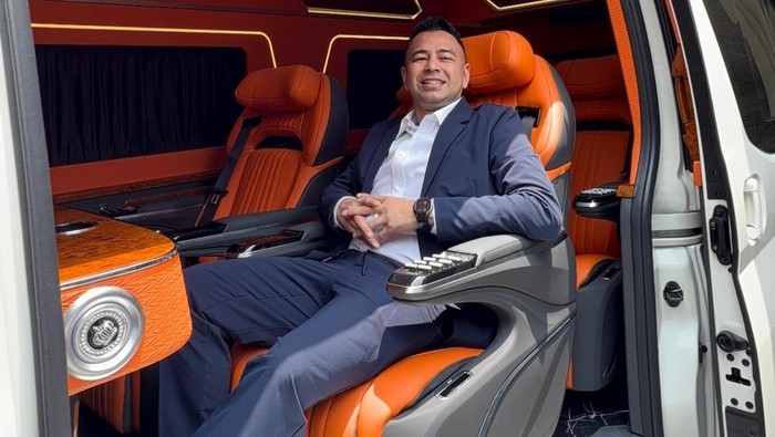 Raffi Ahmad Borong 2 Unit HiAce dengan Interior Mewah