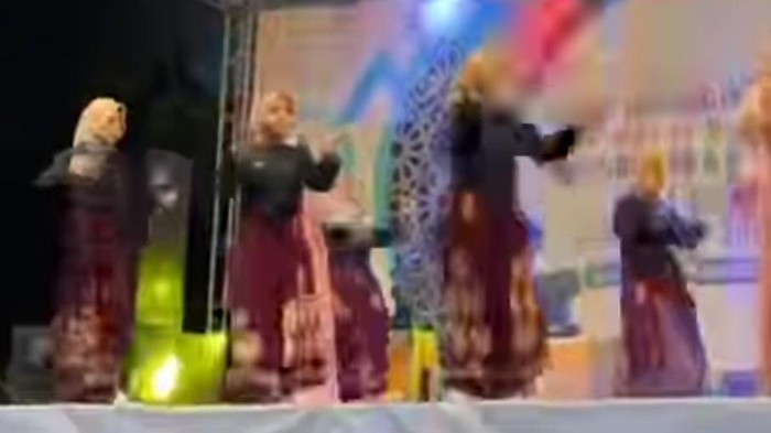 Santri di Bangkalan joget Tabola Bale menuai beragam reaksi warganet. MUI Bangkalan turut angkat bicara.