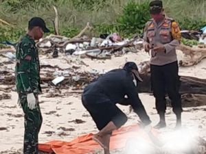 Mayat Pria Tanpa Busana Gegerkan Warga di Pantai Lajaa Selayar