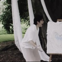 Rupanya cat tersebut berwarna biru, yang menandakan Shenina sedang mengandung bayi laki-laki. Keduanya pun langsung bersorak gembira usai mengetahui jenis kelamin calon anak pertama mereka. Foto: Instagram/@sheninacinnamon