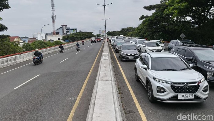 Situasi lalu lintas di Flyover Pasupati arah Gerbang Tol Pasteur.