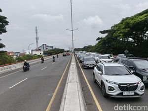Long Weekend Imlek, Macet Mengular di Pasteur Bandung Hari Ini