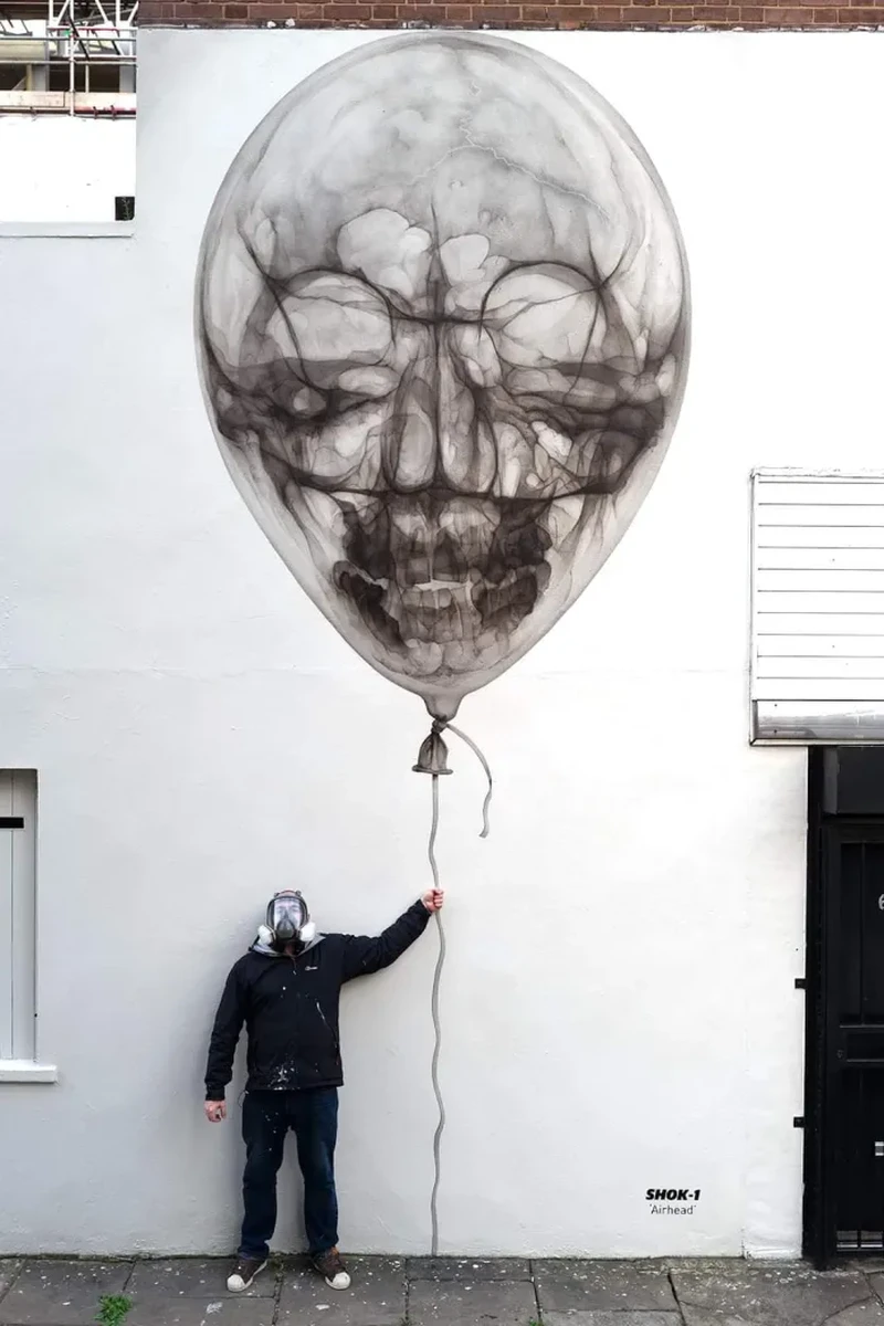 Street art bertema tengkorak.