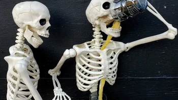 International Beer Day karya ItSkeletal. Foto: via StreetArtUtopia