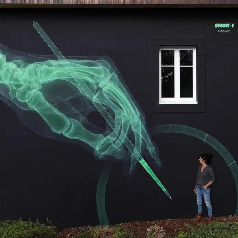 Street art bertema tengkorak.