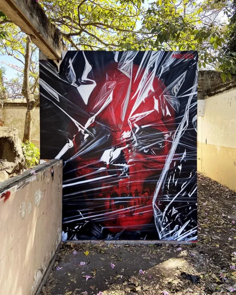 Street art bertema tengkorak.
