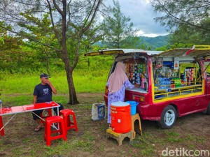 Sayap Mobil Tua yang Menafkahi Tapip & Komala di Masa Senja